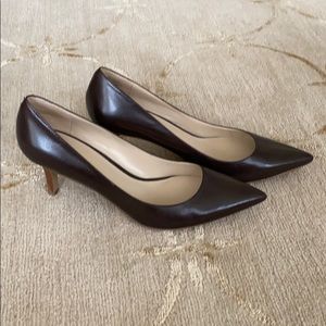 Classic brown leather pumps
